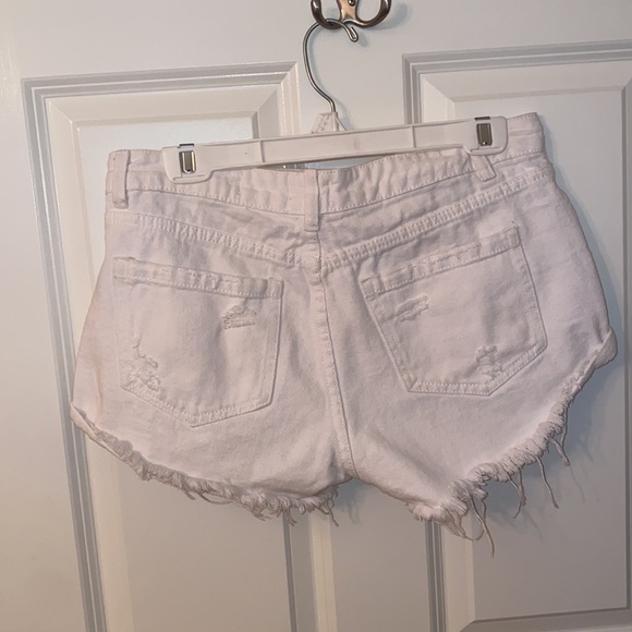 White shorts perfect for summer! - Picture 2 of 2